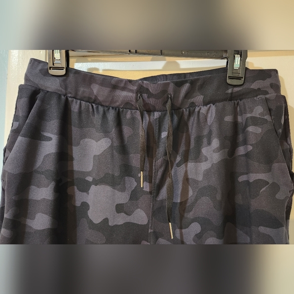 Women's Libin Camo Lightweight Jogger, Size L - Picture 4 of 13